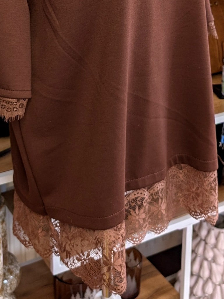 Short-Sleeve Lace Sweatshirt — Coffee Brown