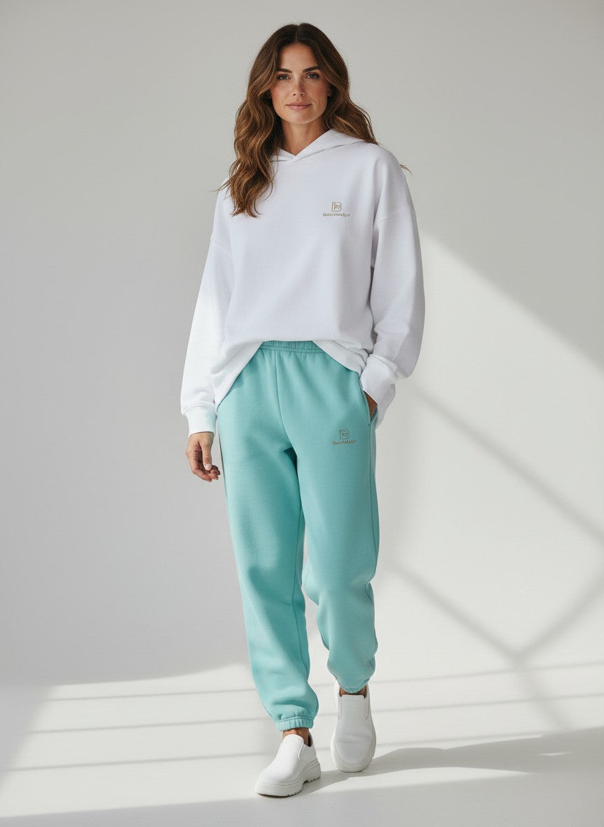 Silence Fluffy Jogginghose – goldene Stickerei