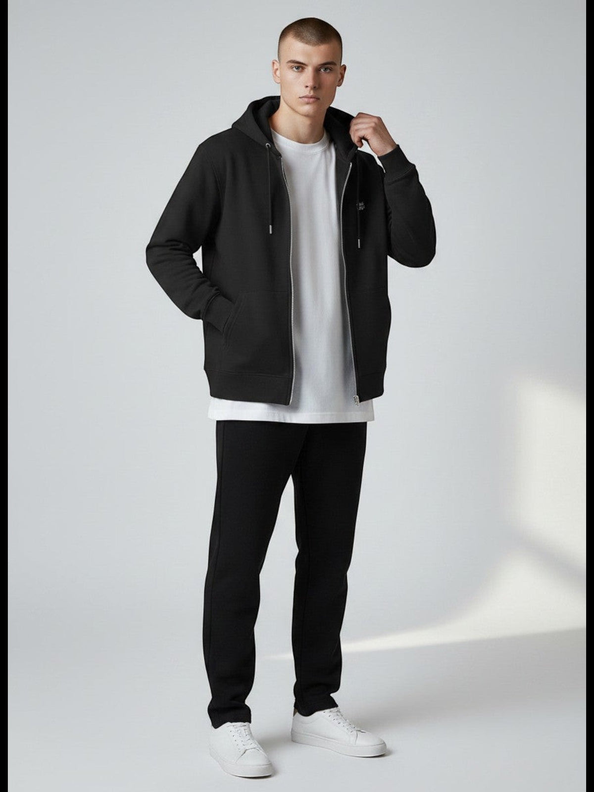 Signature Zip Hoodie 350 g/m² – Bio-Baumwolle, weiße Stickerei