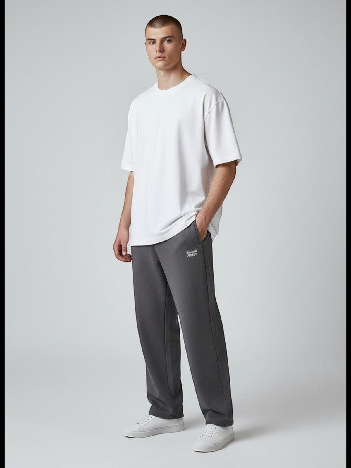 Signature Jogginghose – weiße Stickerei