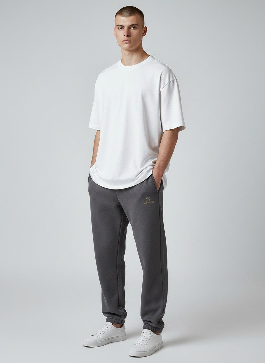 Silence Fluffy Jogginghose – goldene Stickerei