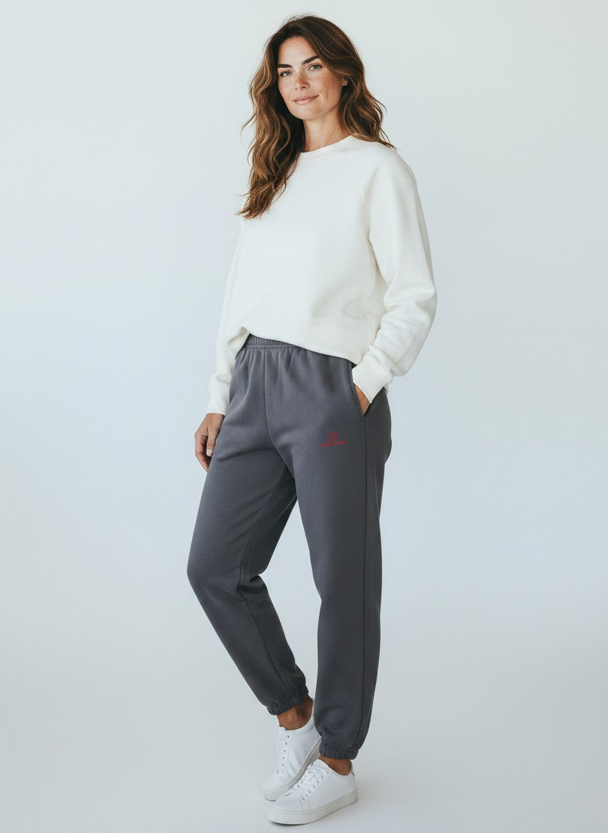 Essential Fluffy Jogginghose – rote Stickerei
