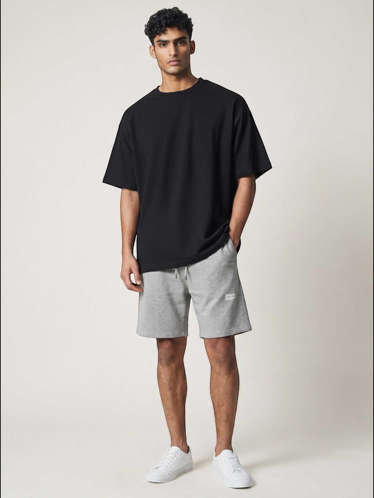 Signature Sweatshorts 300 g/m² – weiße Stickerei