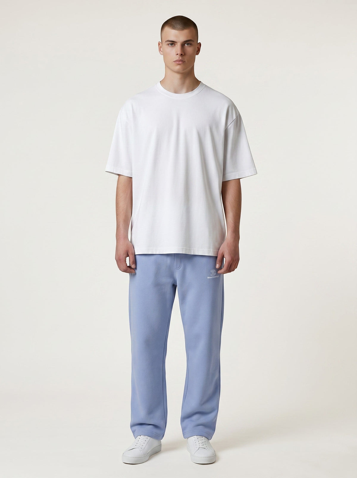Identity Jogginghose – weiße Stickerei