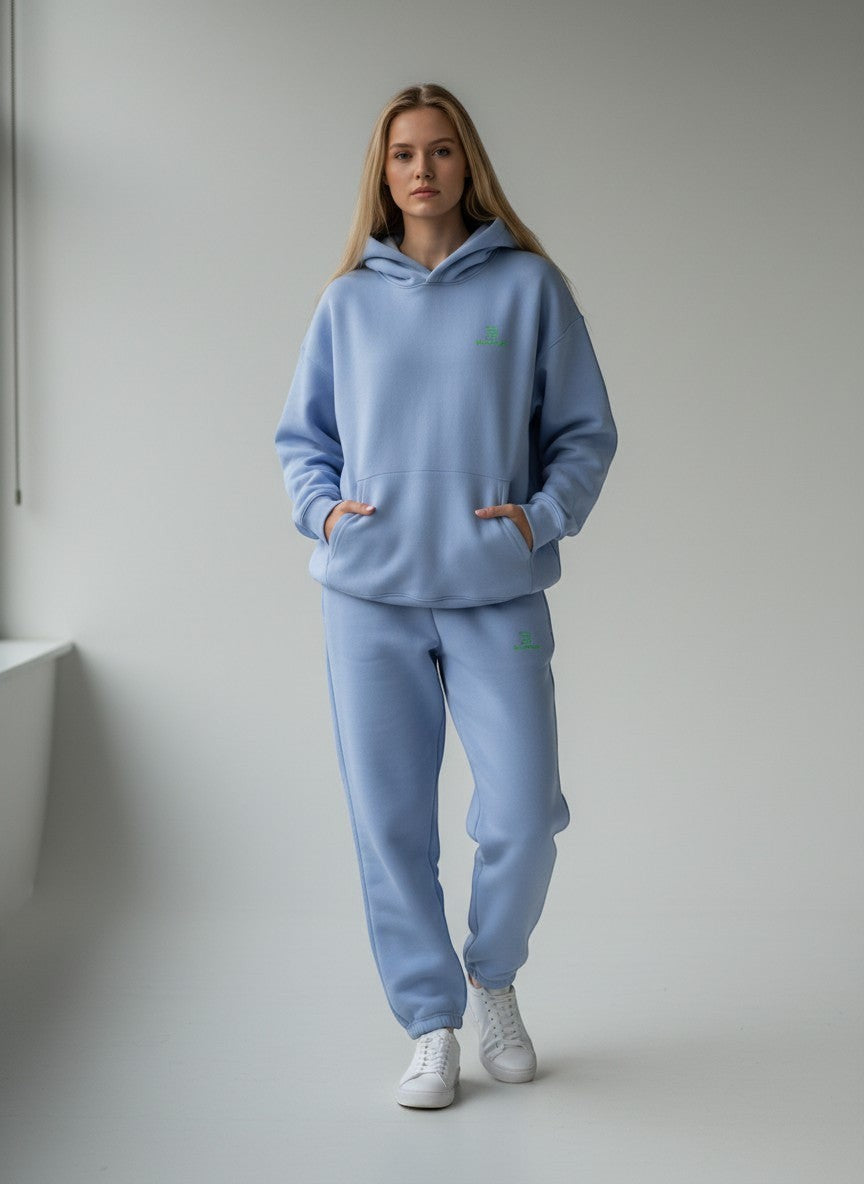Core Fluffy Jogginghose – grüne Stickerei