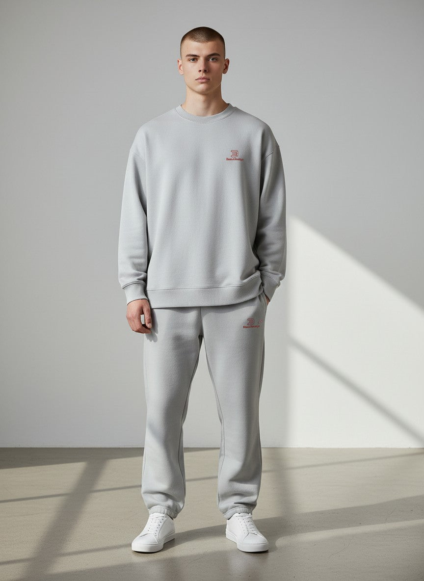 Essential Fluffy Jogginghose – rote Stickerei