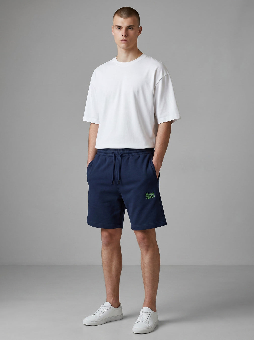 Monster Sweatshorts 300 g/m² – grüne Stickerei