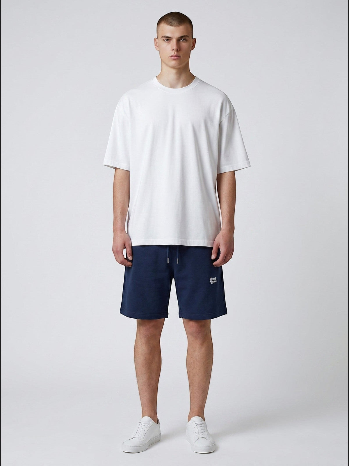 Signature Sweatshorts 300 g/m² – weiße Stickerei