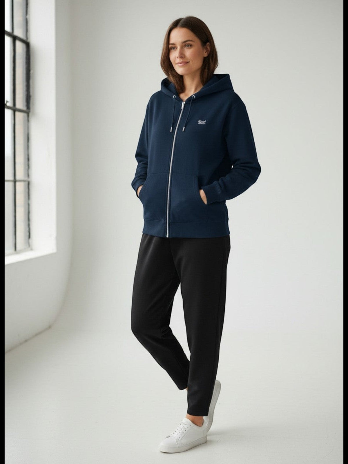 Signature Zip Hoodie 350 g/m² – Bio-Baumwolle, weiße Stickerei
