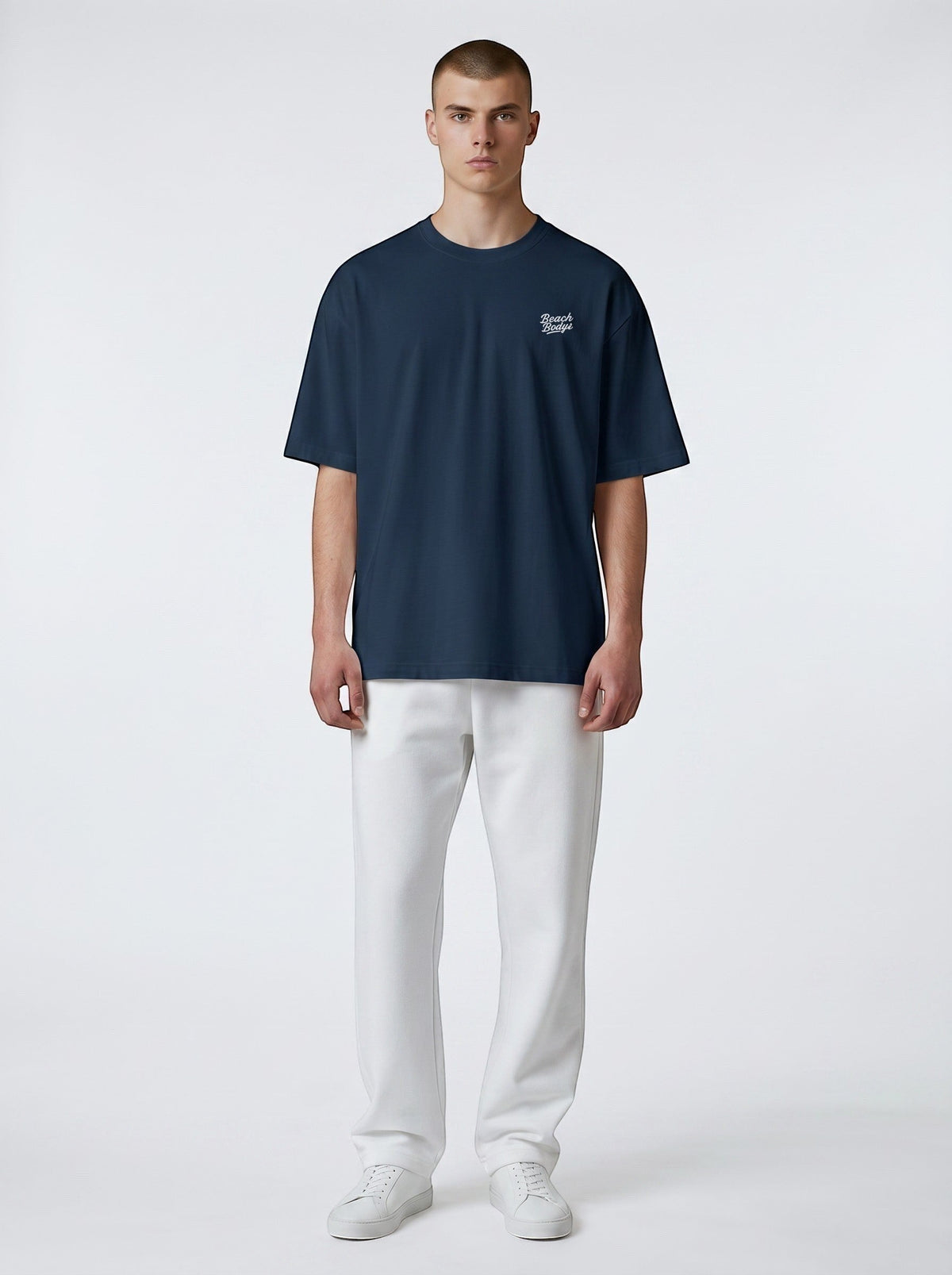 Signature Oversize T-Shirt 200 g/m² – Bio-Baumwolle, weiße Stickerei