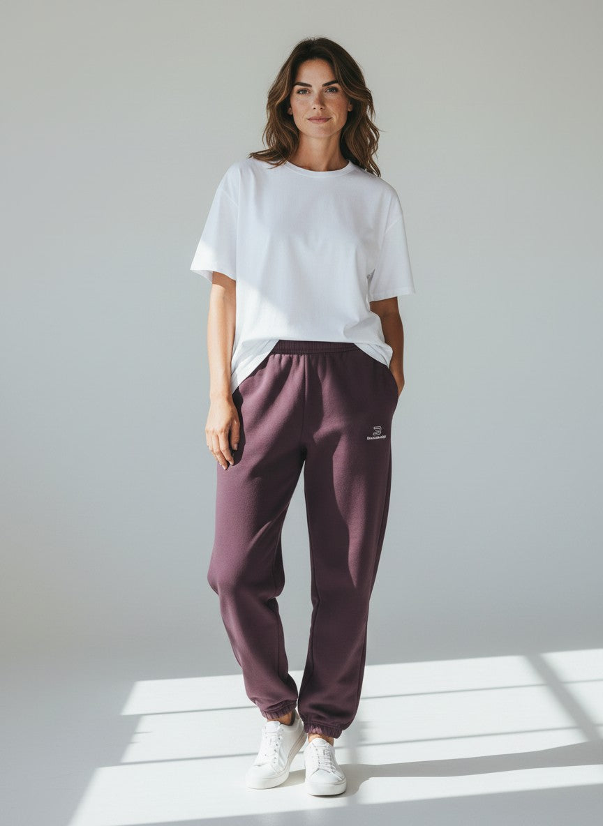 Identity Fluffy Jogginghose – weiße Stickerei