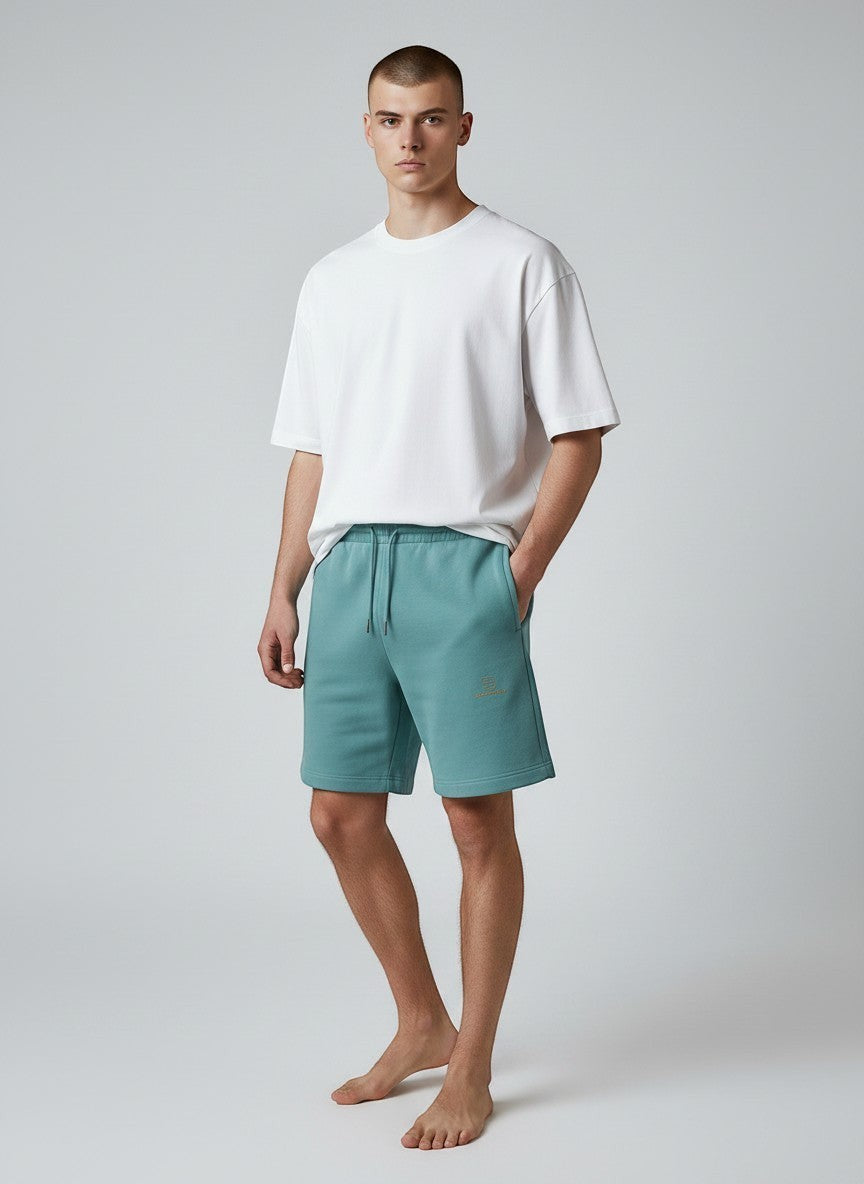 Silence Sweatshorts 300 g/m² – goldene Stickerei
