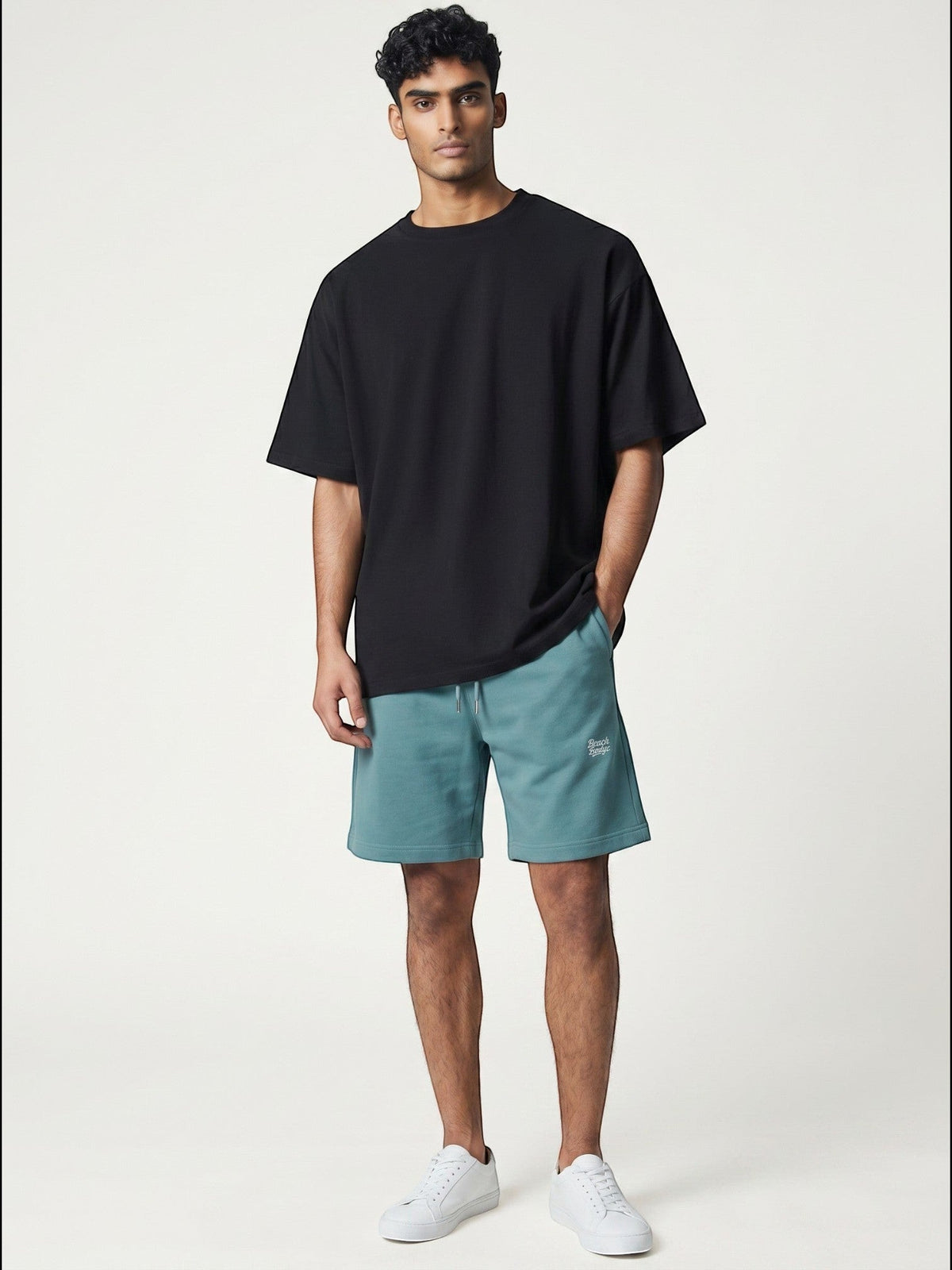 Signature Sweatshorts 300 g/m² – weiße Stickerei