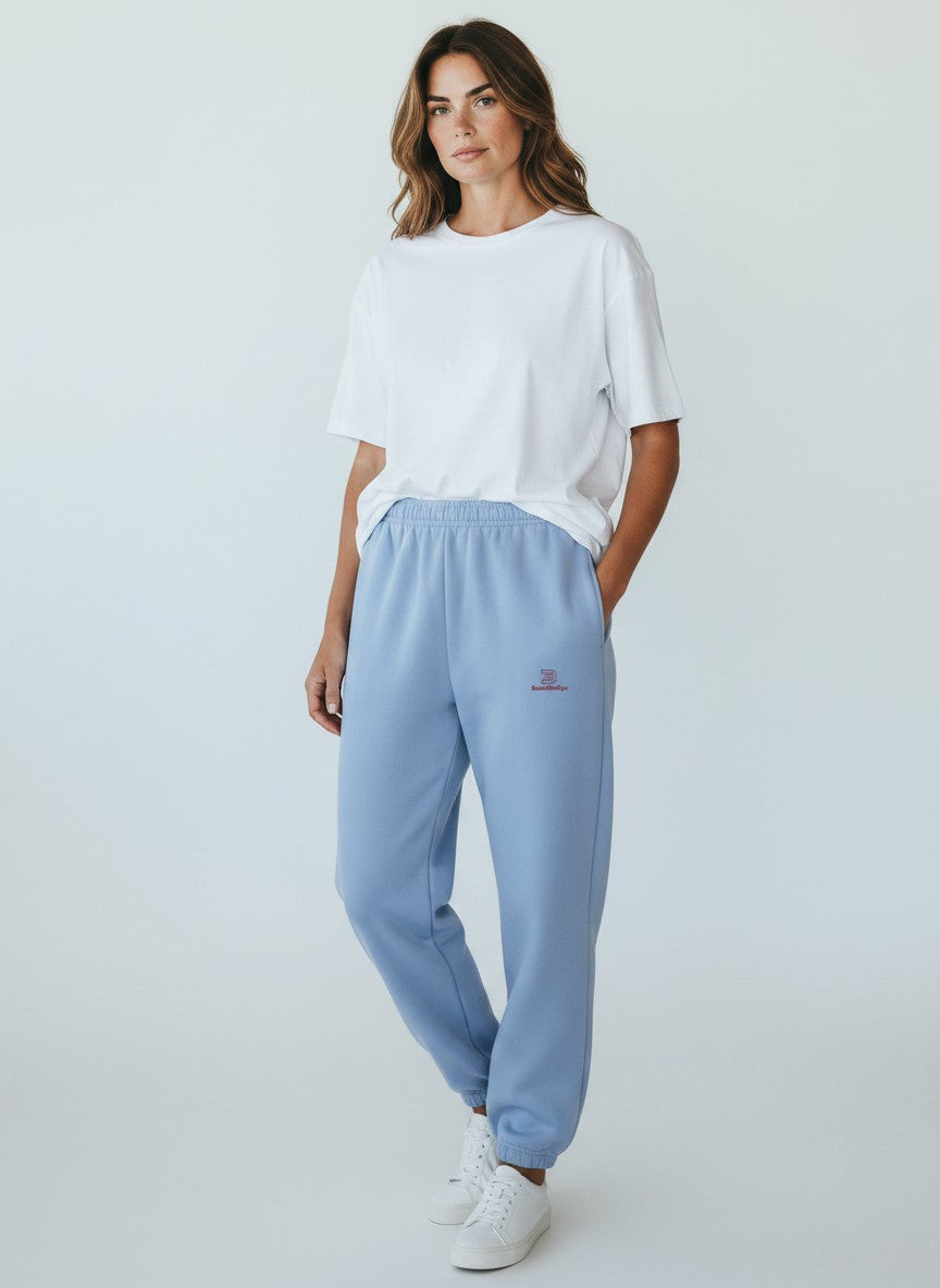 Essential Fluffy Jogginghose – rote Stickerei